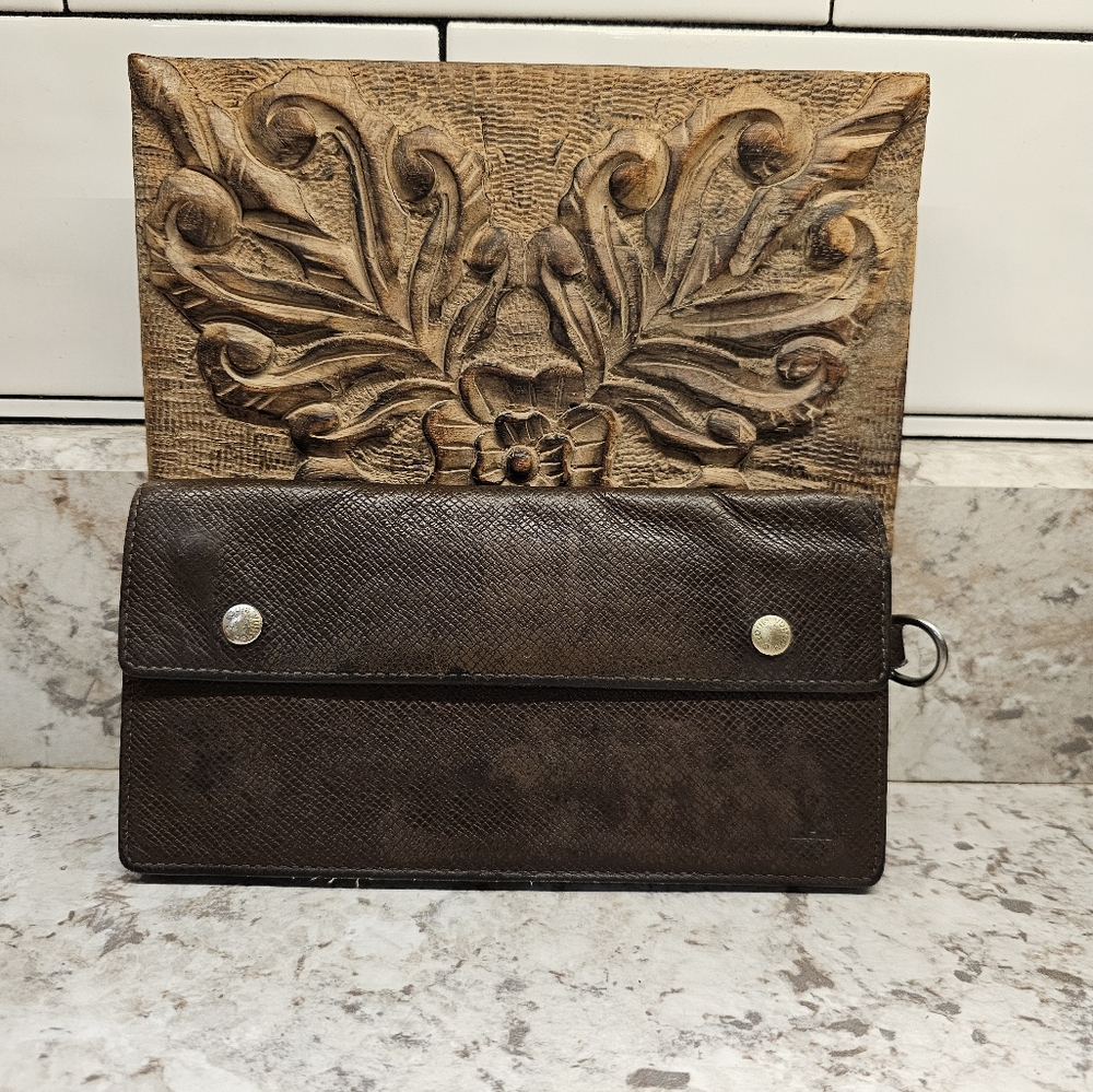 Authetntic LOUIS Vuitton Taiga Portefeuille Accordion Brown Wallet
